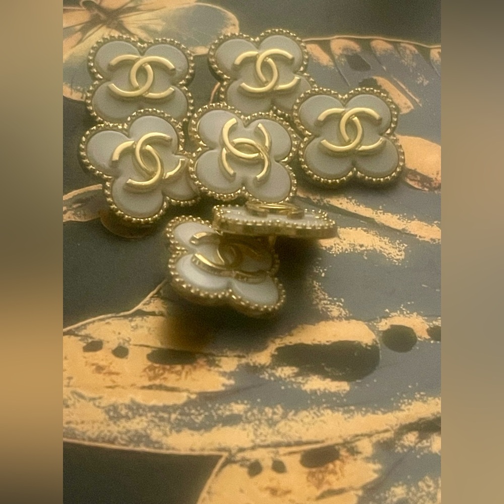 Set of 6 Chanel Buttons - Picture 2 of 9